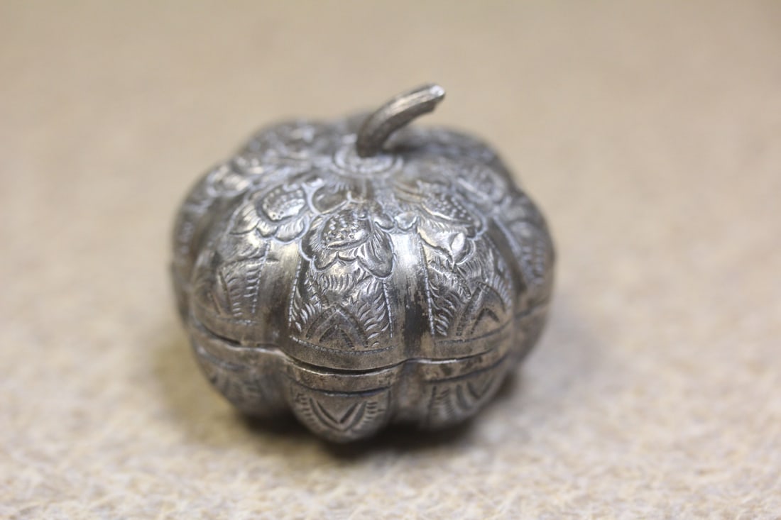 Oriental pumpkin silver trinket box: as shown