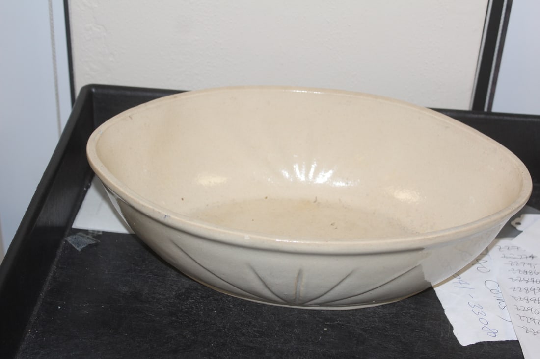Shawnee Oval Pottery Bowl: 12" across