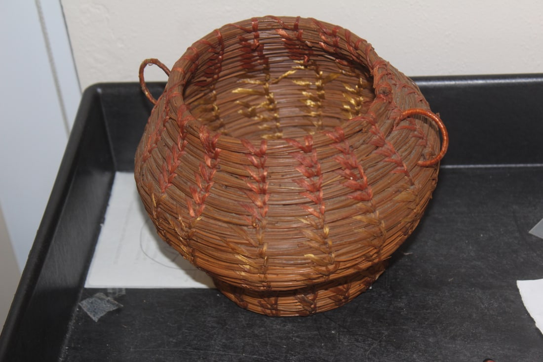 Pine Needle Basket: appeared to be well made - 5 inches tall