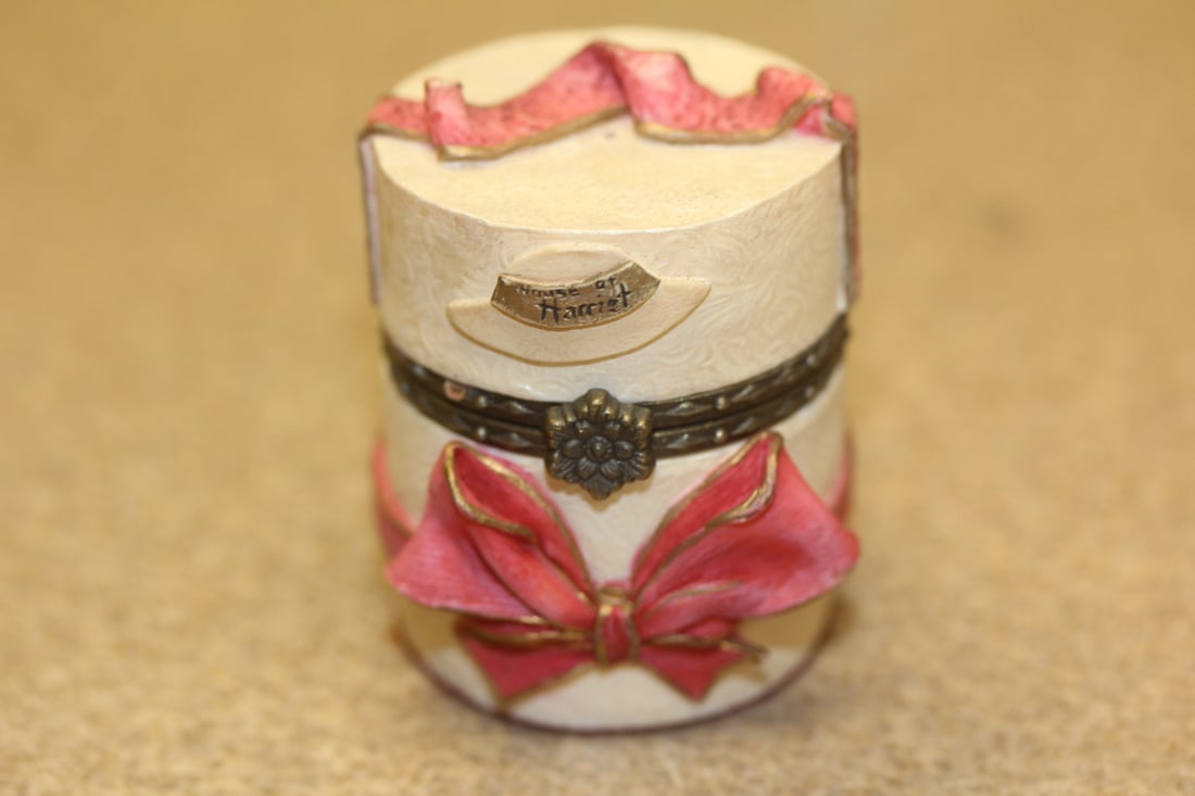Resin Trinket Box: 1 3/4" tall