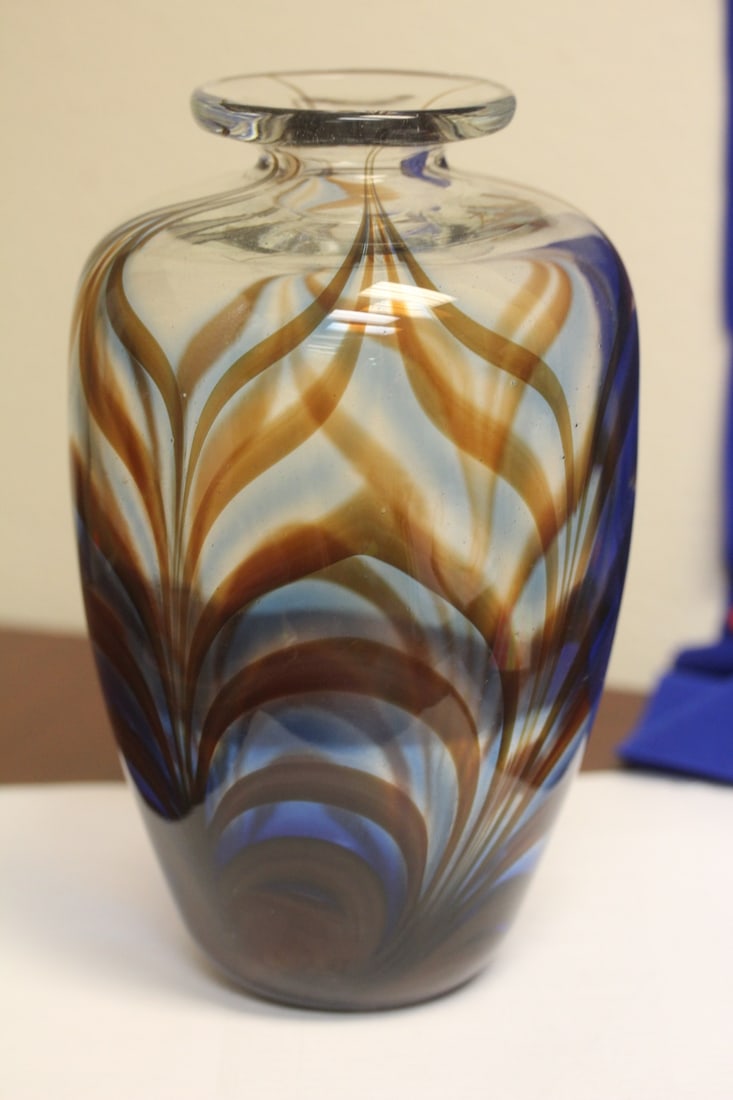 A Signed David Boutin Artglass Vase: 9 inches tall