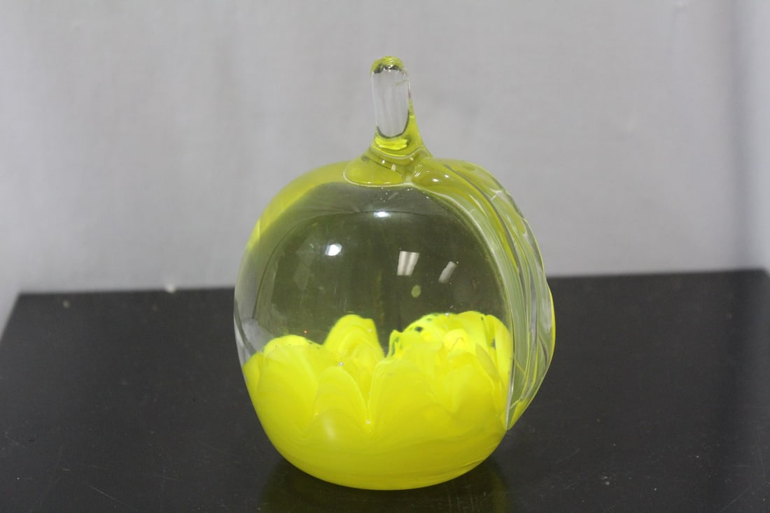 A St.Clair Paperweight - 3