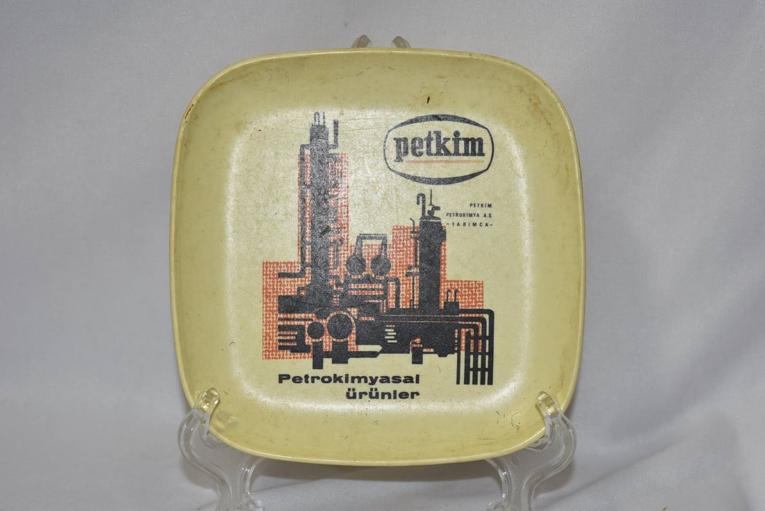 A Lucite Vintage Square Plate (1 of 5)