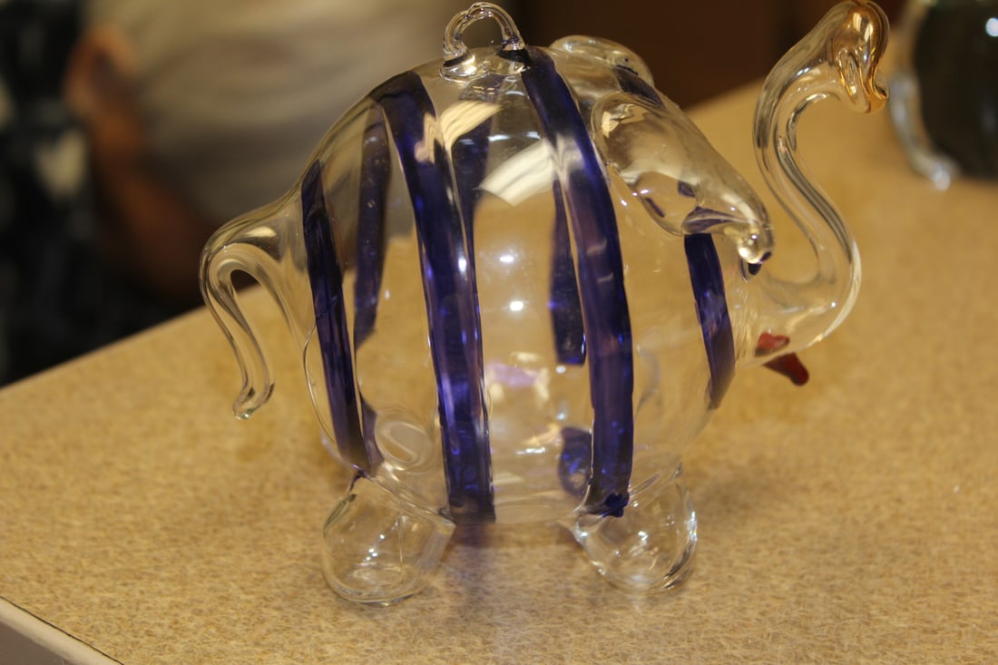 Hallow Glass Elephant Ornament: please note: internal crackon the rare as shown - 4 1/2" across - still a good looking piece, but selling as is