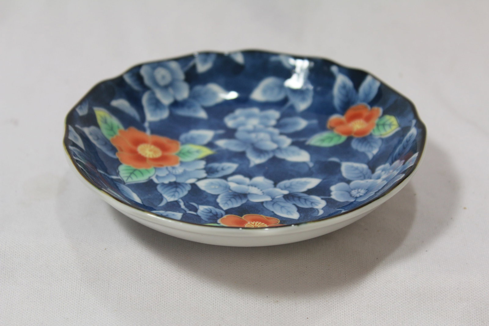 A Chinese /Japanese Dish or Plate: 4 3/4" in diameter