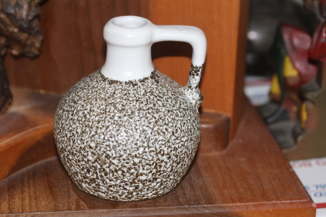 Pigeon Forge Art Pottery Jug: 4 3/4" tall