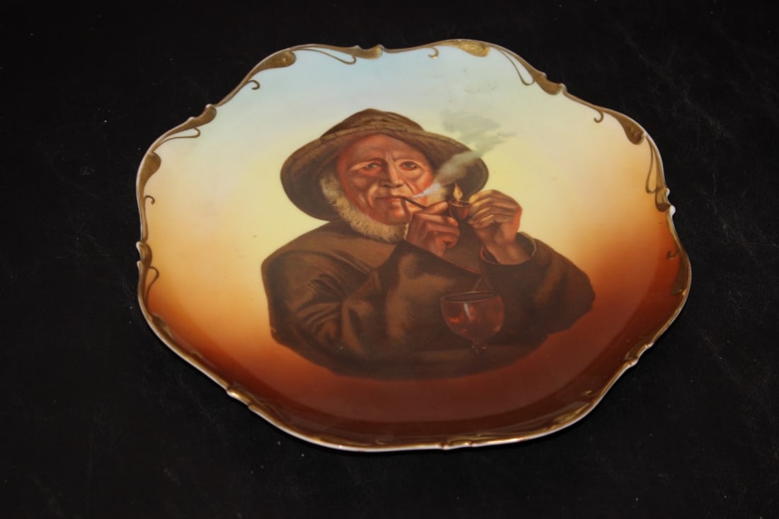 A Turin Bavaria Portrait Plate - Captain: 10 7/8" in diameter