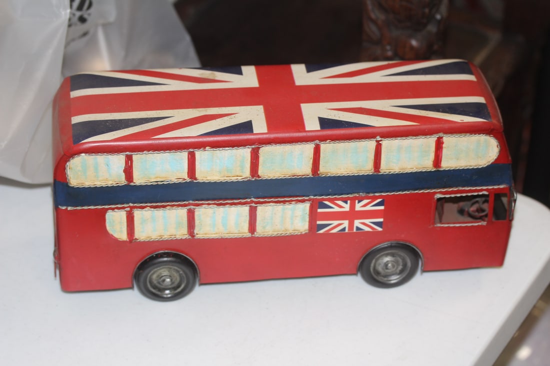 Great Britain Metal Bus: 13 1/2" across