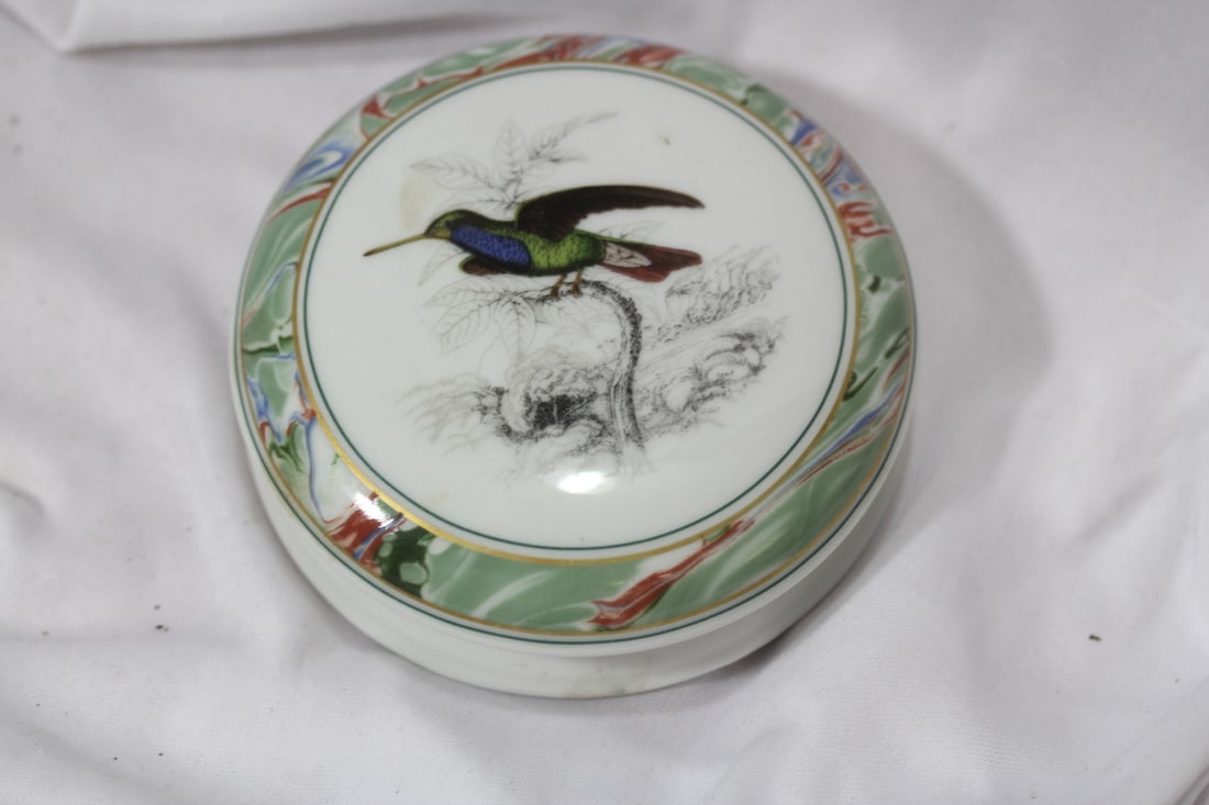 A Bird Trinket Box: 4 1/8" in diameter