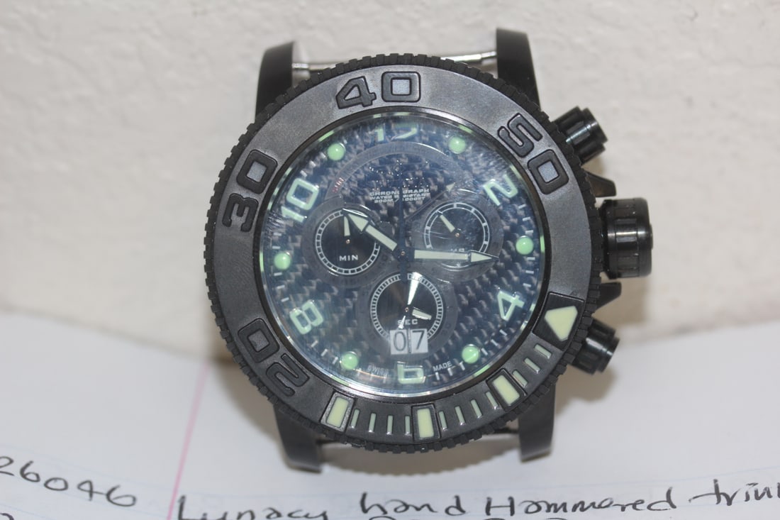 Chronographic Invicta Watch: please note: needs band - working