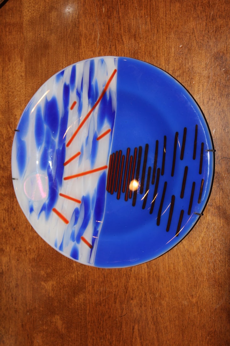 Art Glass Plate: wall hanger - 9 3/4" in diameter