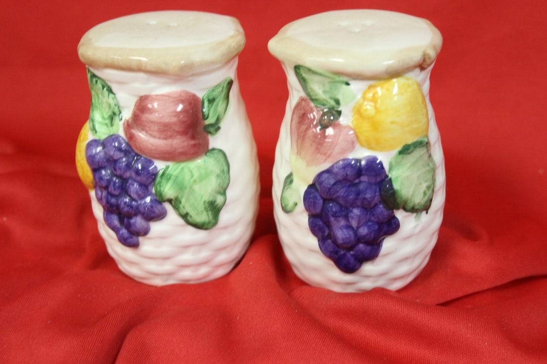 Set of Two Salt and Pepper Shakers: 3 1/2" long
