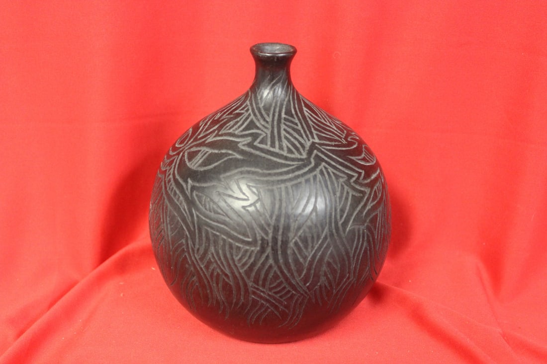 A Piece of Signed Pottery by Tim Bullard: 7 1/2" tall