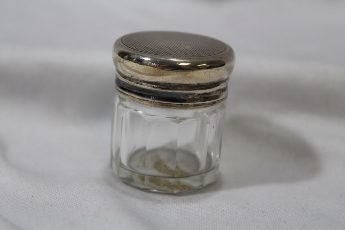 A Small Container with Sterling Top: 1 3/8" tall
