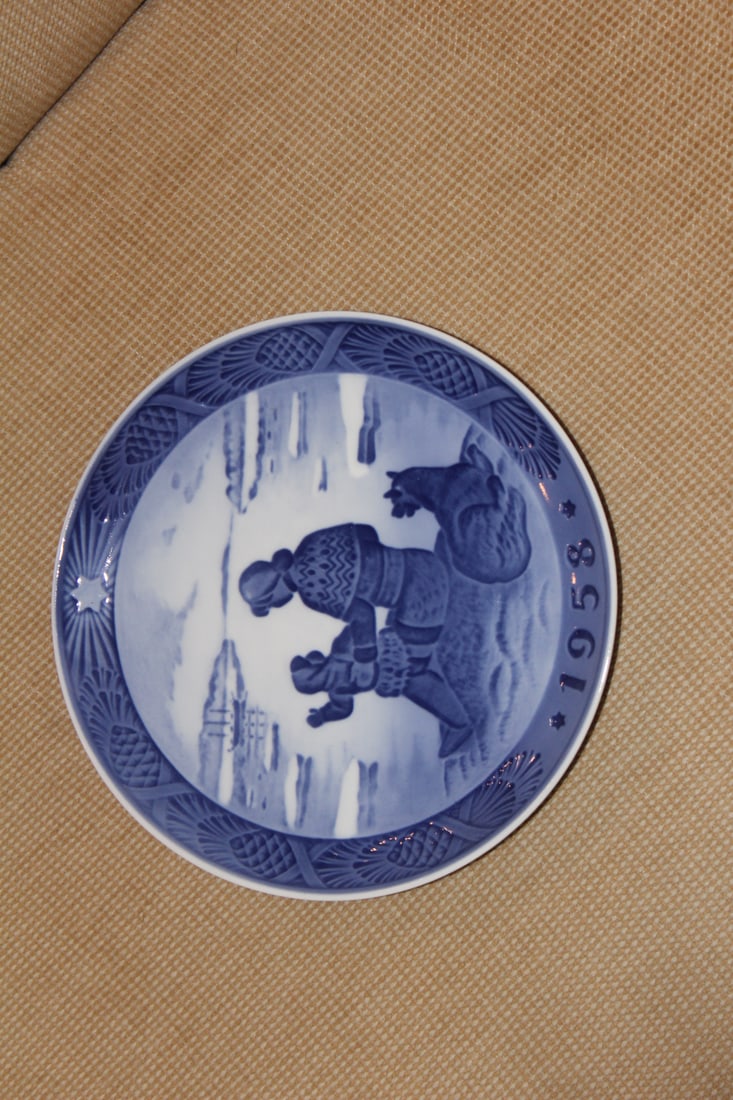 Royal Copenhagen Denmark 1958 Plate: 7 1/8" in diameter