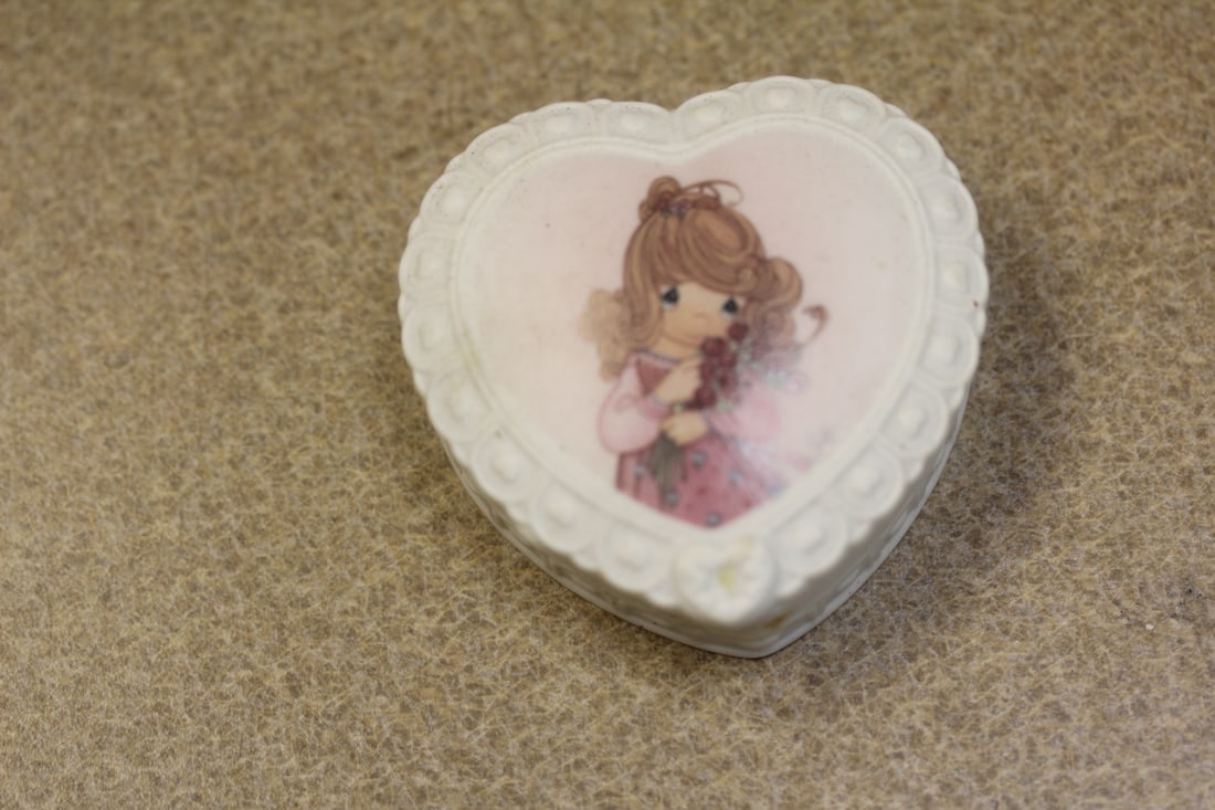 Heart Shaped Ceramic Trinket Box: 3 inches in diameter