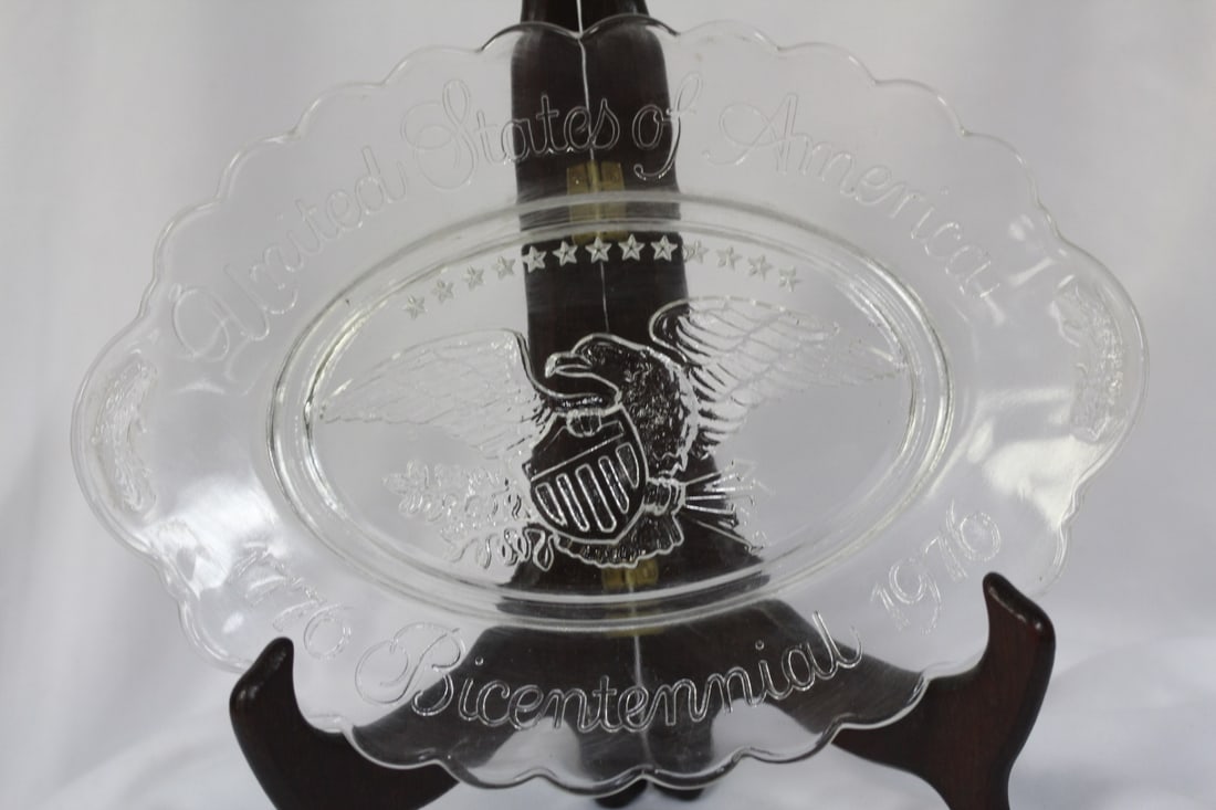 Bicentennial Oval Glass Plate: 1776-1976 - 9 1/4" across