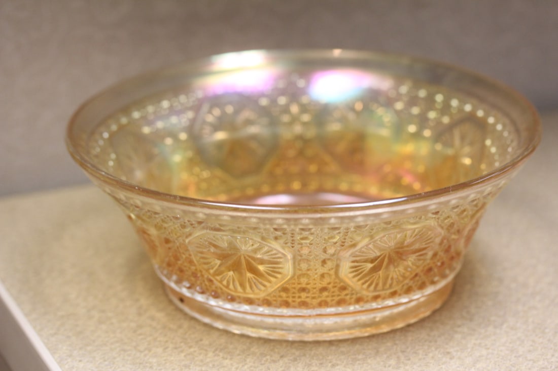 Carnival glass bowl: 7 1/2" in diameter