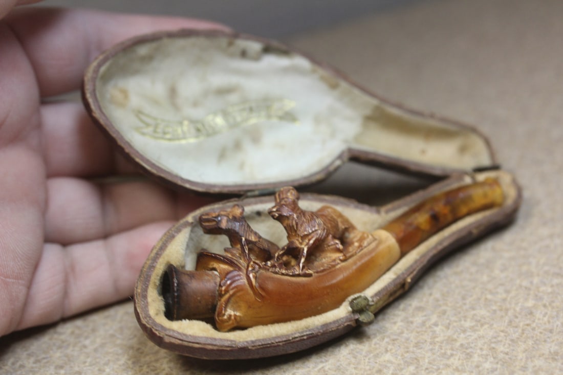 Ech Meerschaum Pipe: 4 3/8" across - old - case