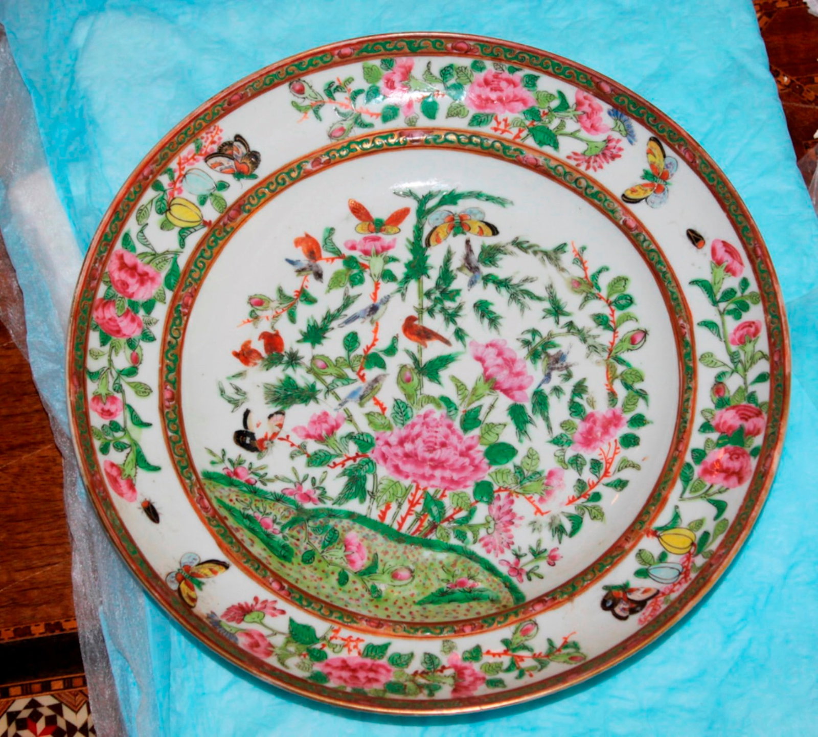 Antique Chinese 19th Century Soup Bowl: 9 3/8" in diameter. Good condition.