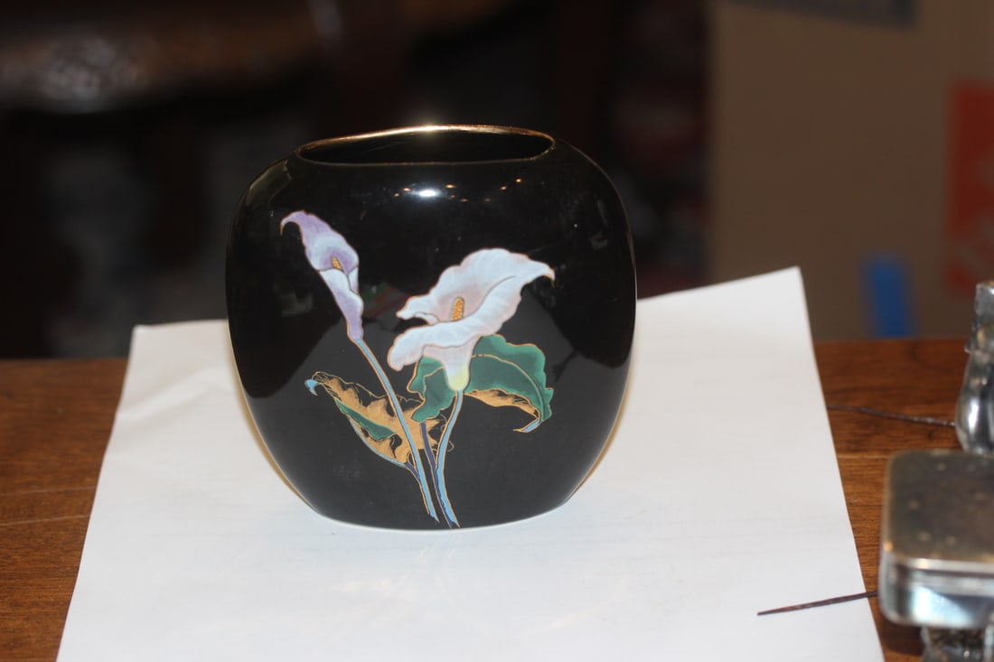 Japanese Ceramic Floral Vase: 4 1/4" in diameter