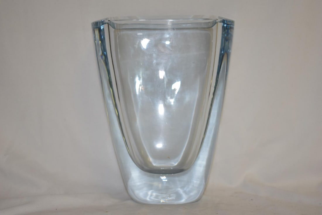 A Small Glass Vase (1 of 4)