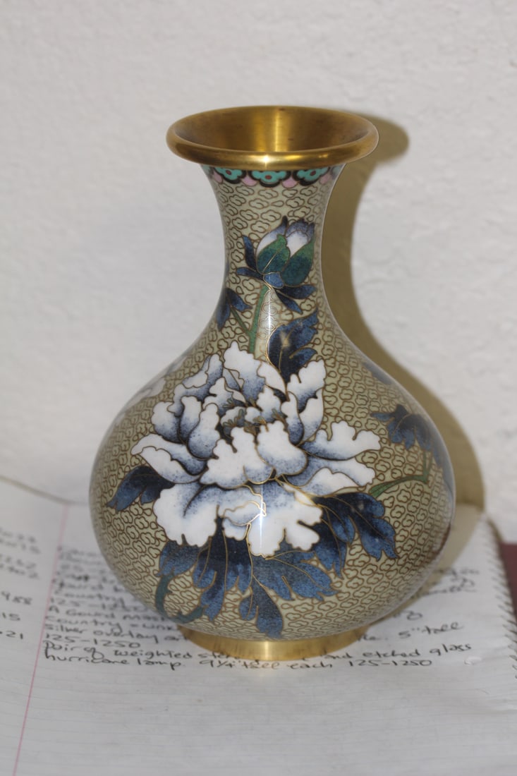 Chinese Cloisonne Teardrop Vase: 7 1/4" tall