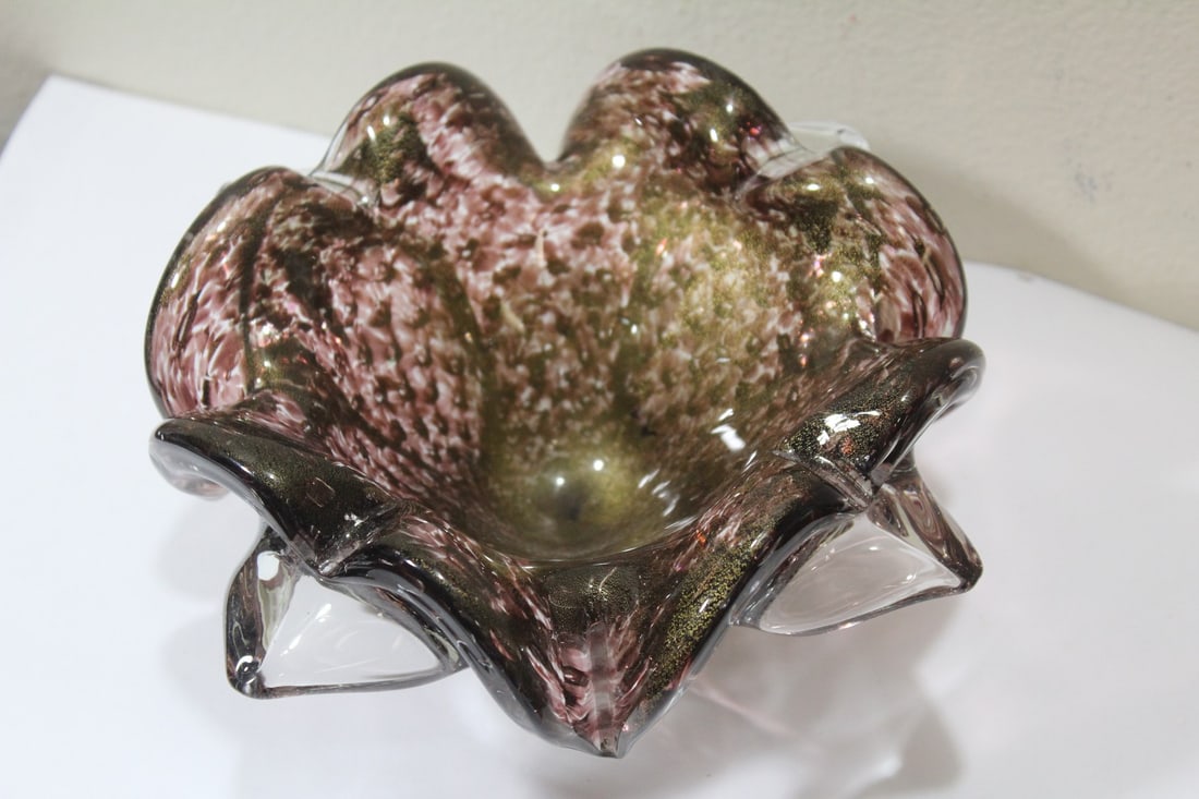 An Art Glass Bowl: 8 3/4" across