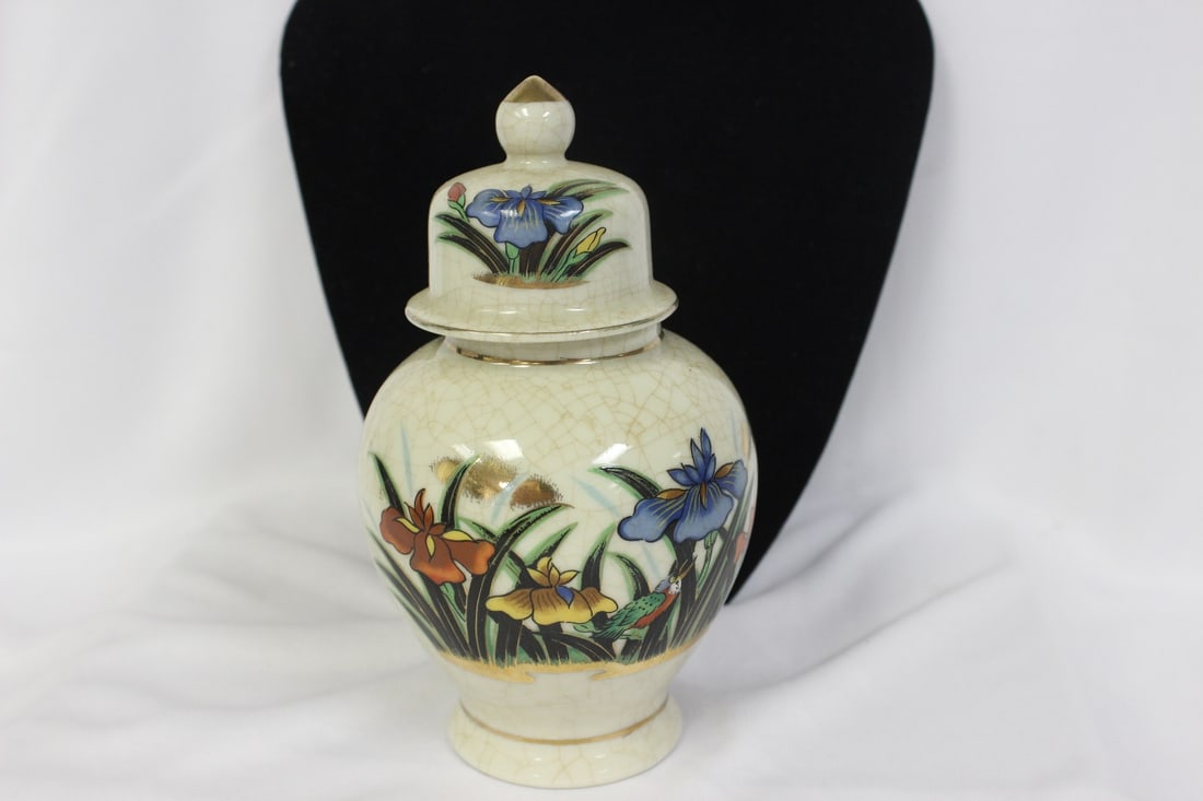 A Satsuma Jar With Lid: 6 1/2" tall