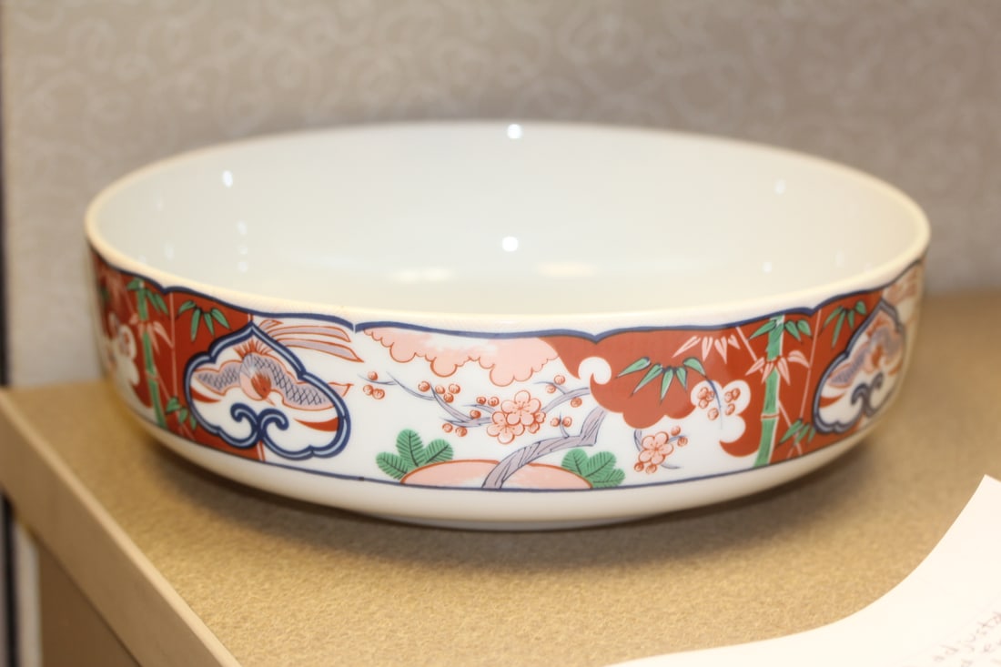 Imari Style Bowl: 9 5/8" in diameter