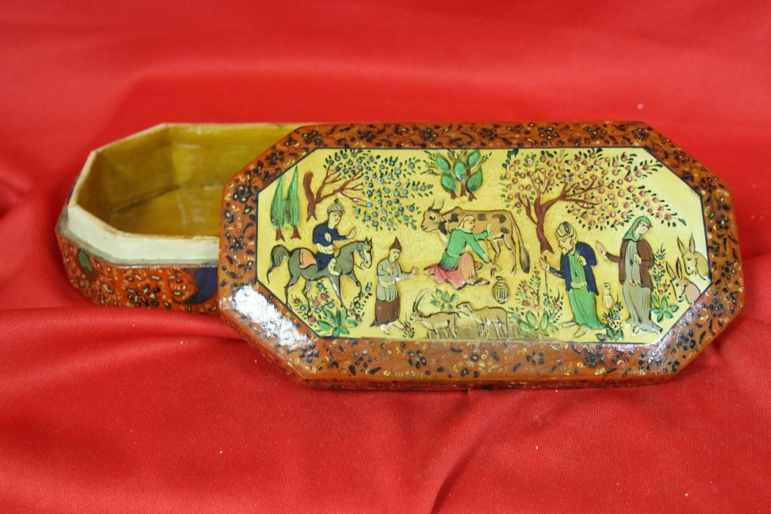 Oriental Paper Mache Box (1 of 5)