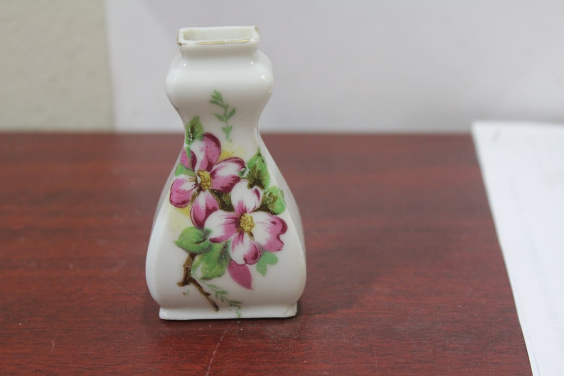 A Japanese Ceramic Vase: 3 1/8" tall