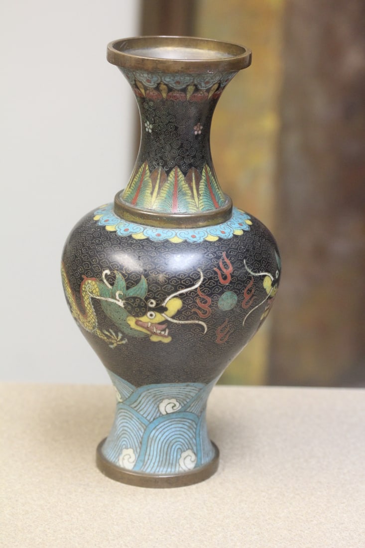 Antique Chinese Cloisonne Dragon Vase: 10" tall