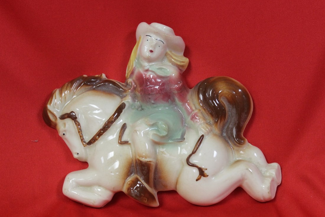 A Shawnee Wall Hanger: please note: manufacturer defect - 8 inches across