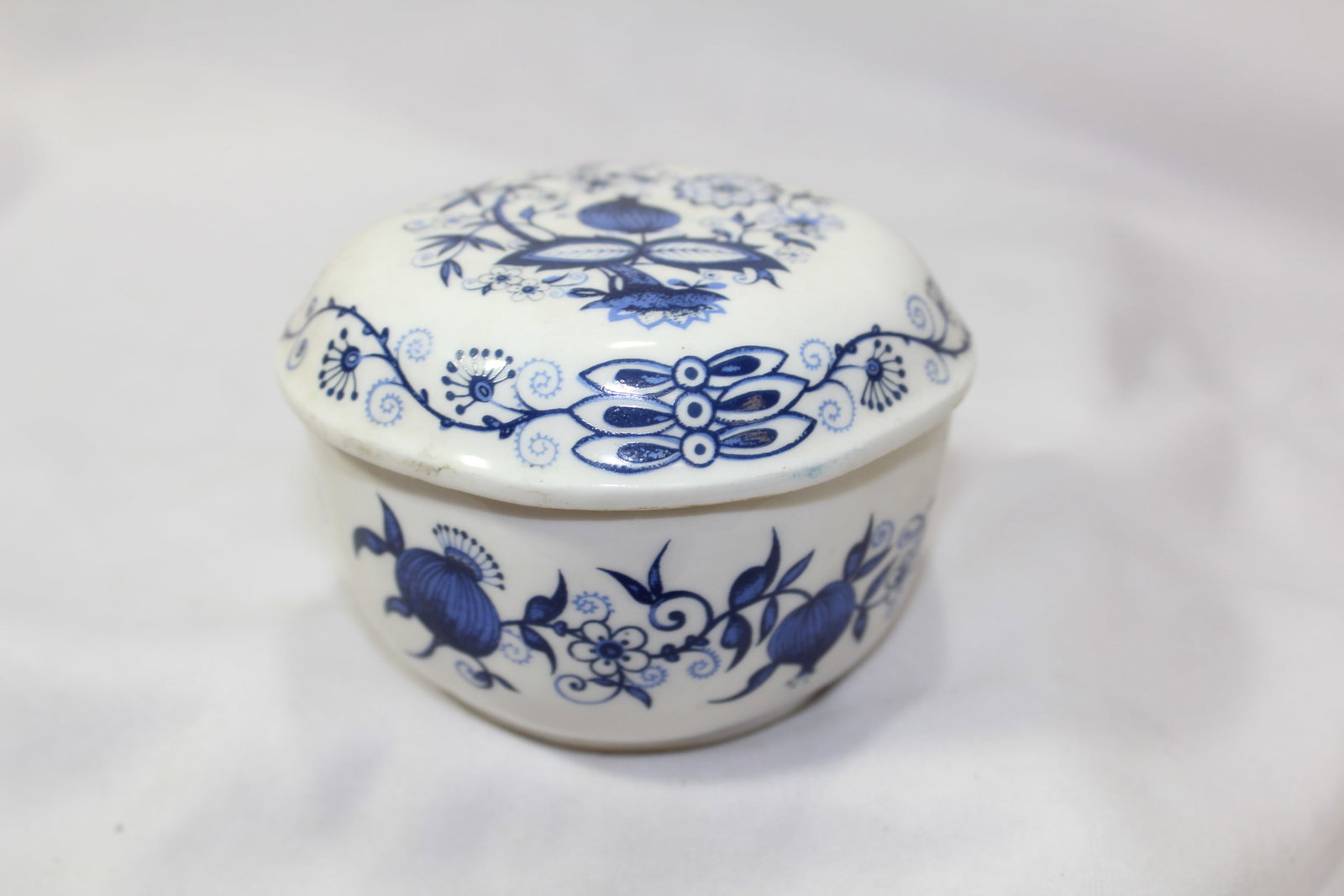 A Blue and White Bone China Container: 3 1/2" across