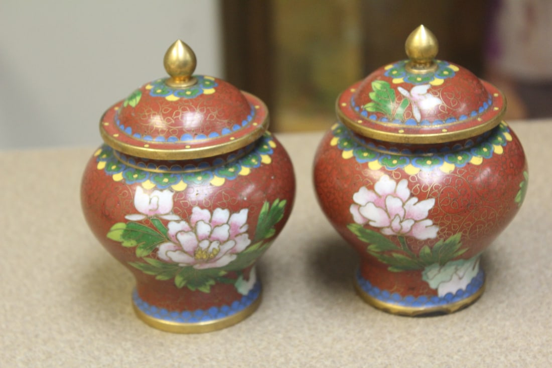 Pair of Chinese Cloisonne Jars: with lids - 5" tall