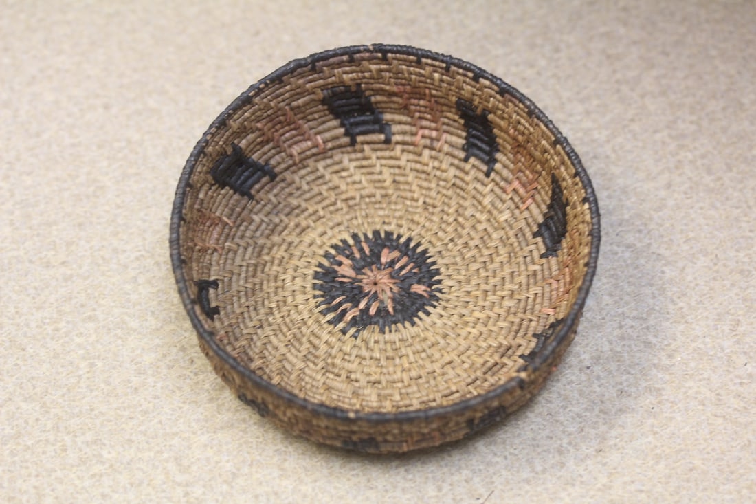 Antique Native American Small Basket: 4 1/2" in diameter