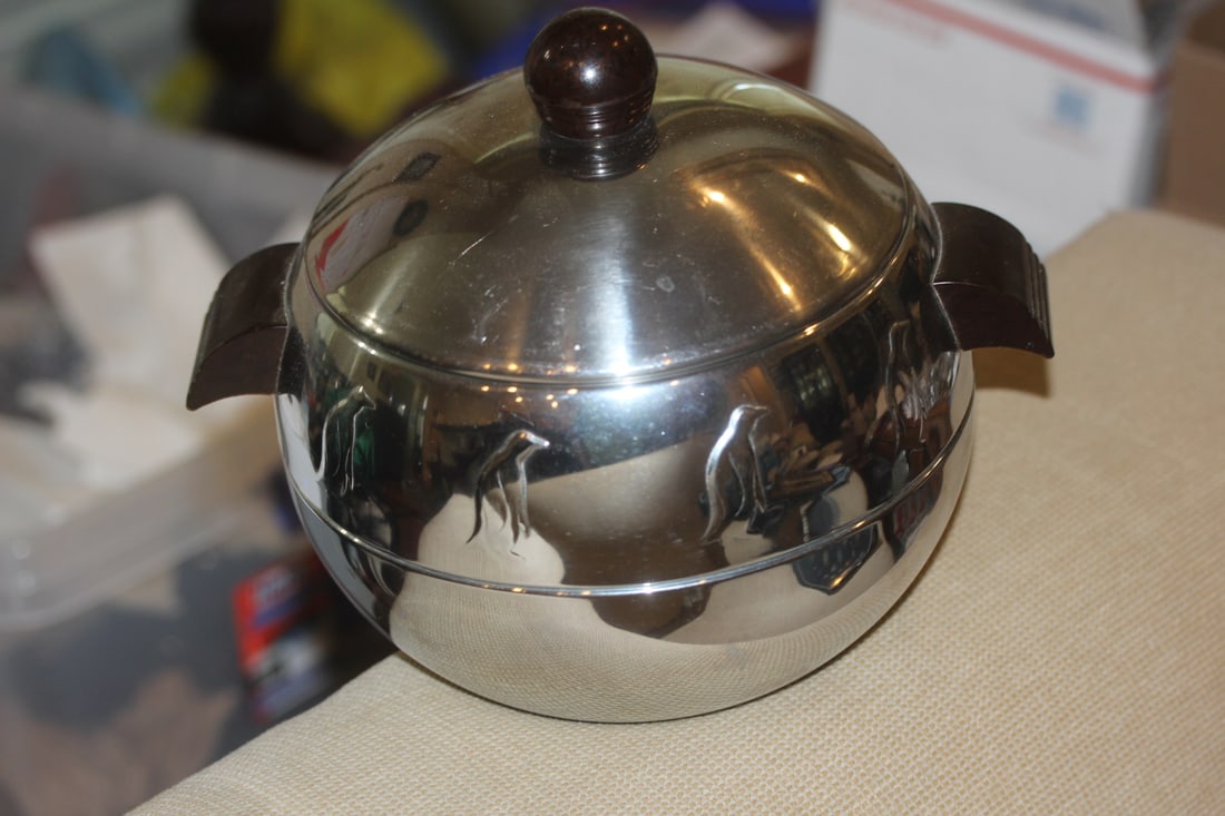 West Bend Company Penguin Form Pot (1 of 8)