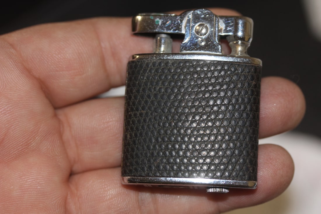 Ronson Lighter (1 of 5)