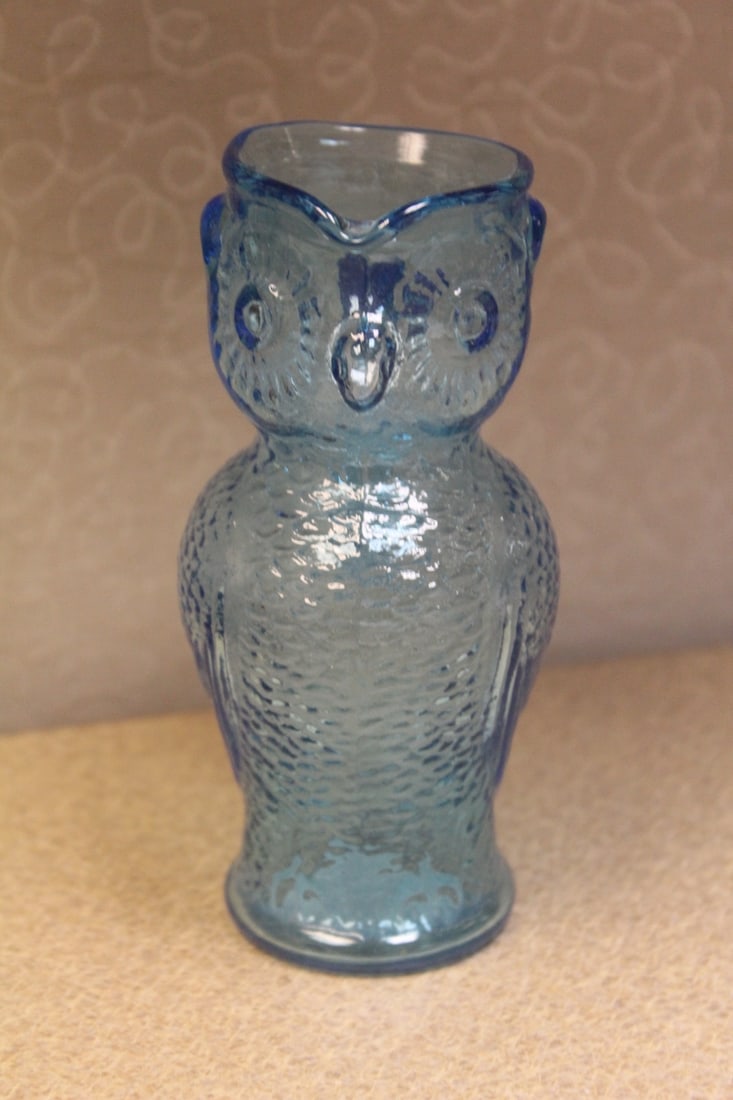 Artglass Small Owl Pitcher: 5 inches tall