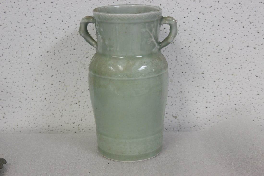 An Antiqu/Vintage Chinese Celadon Vase: with handle - 8 1/2" tall