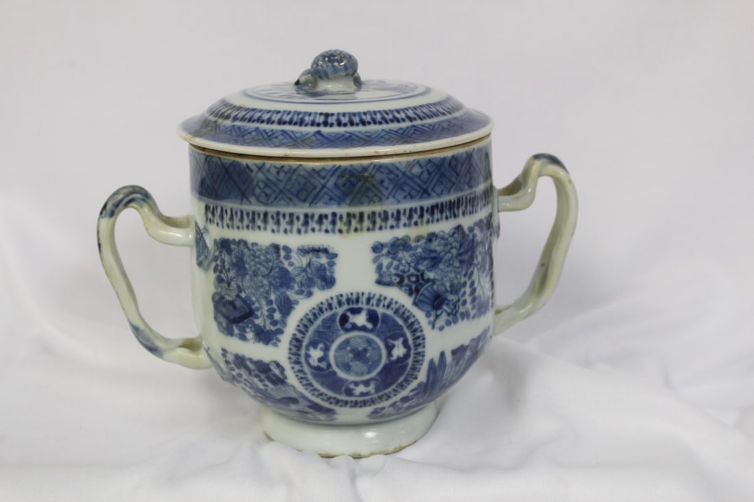 Chinese Blue and White Export Container (1 of 9)