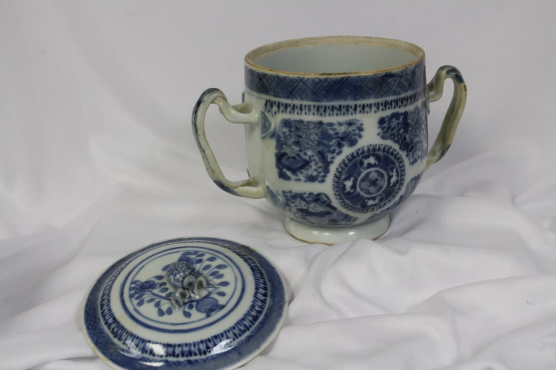 Chinese Blue and White Export Container - 3