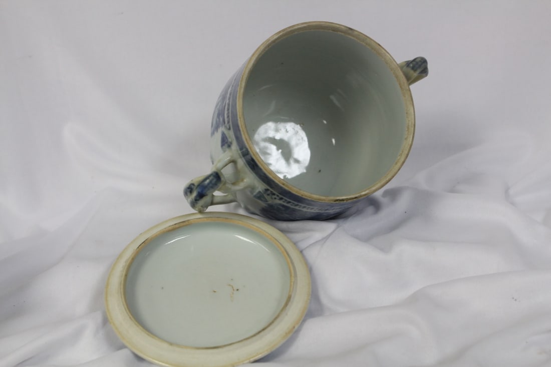 Chinese Blue and White Export Container - 4