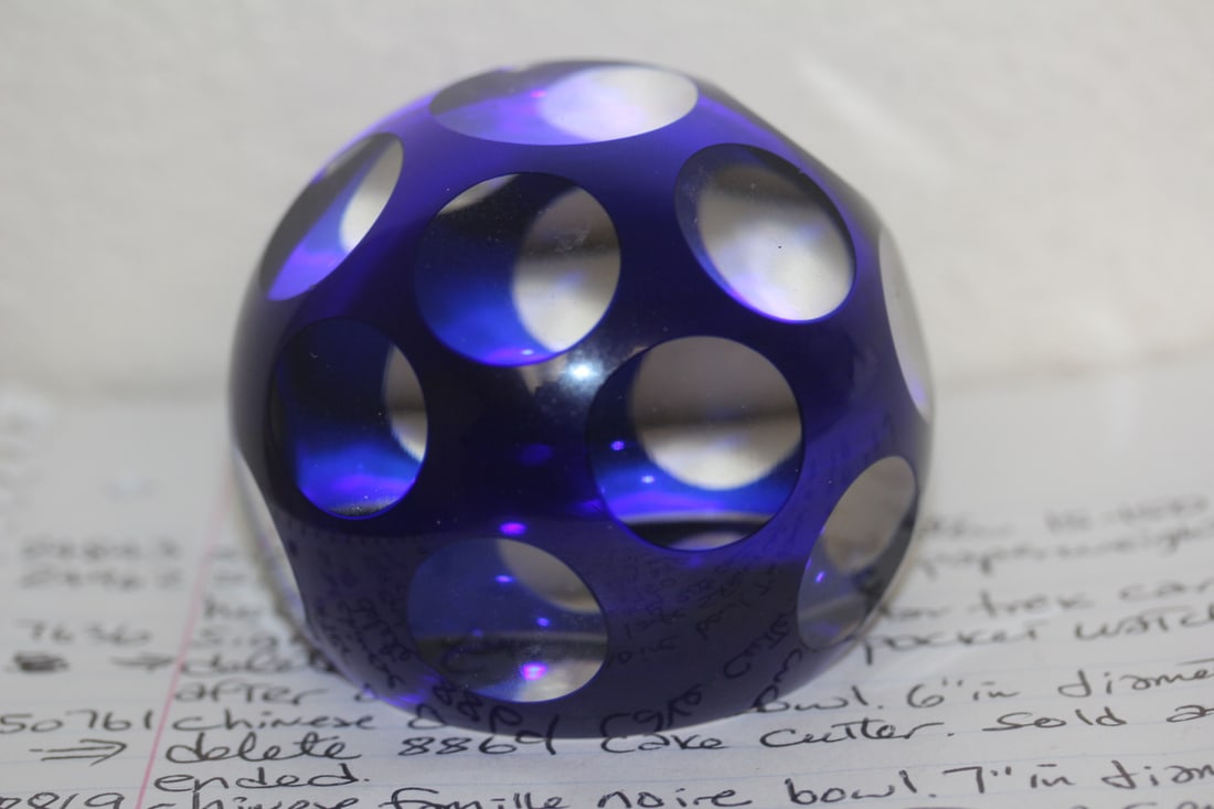 Art Glass Facet Paperweight: 3" across