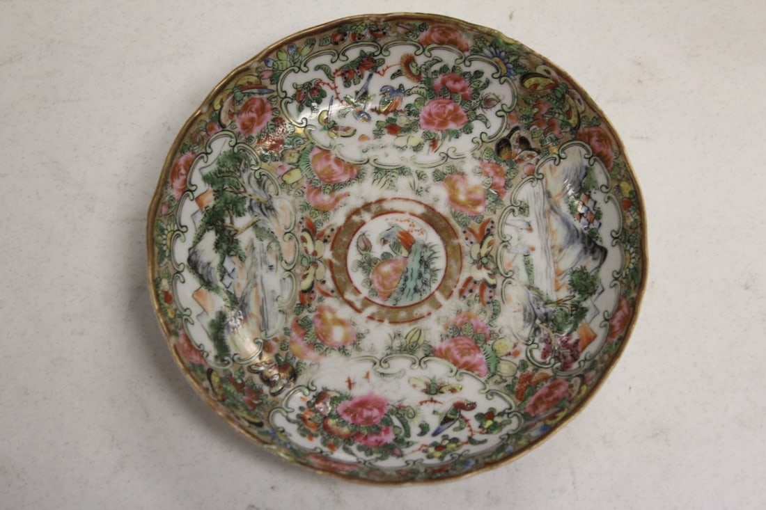 A 19th Century Chinese Rose Medallion Small Dish: please note: worn - 5 1/2" in diameter