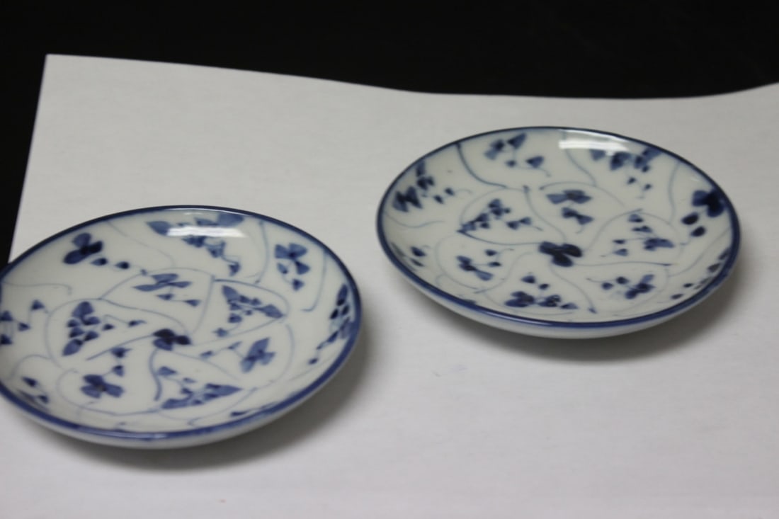 Set of Two Blue and White Chinese/Oriental Dishes: small: 4 1/4" in diameter each