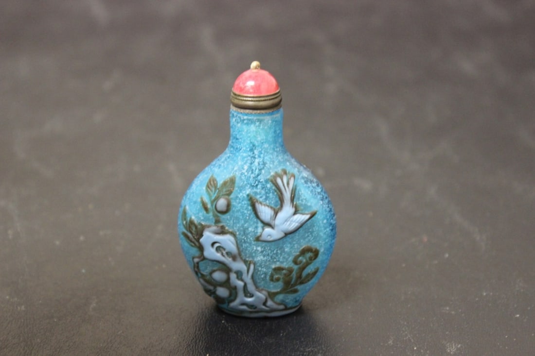 A Chinese Peking Glass Overlay Snuff Bottle: 3" tall