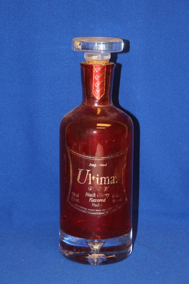 A Ruby Red Artglass Decanter (1 of 9)