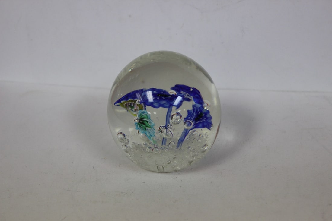 An Art Glass Paperweight: 3 1/4" tall